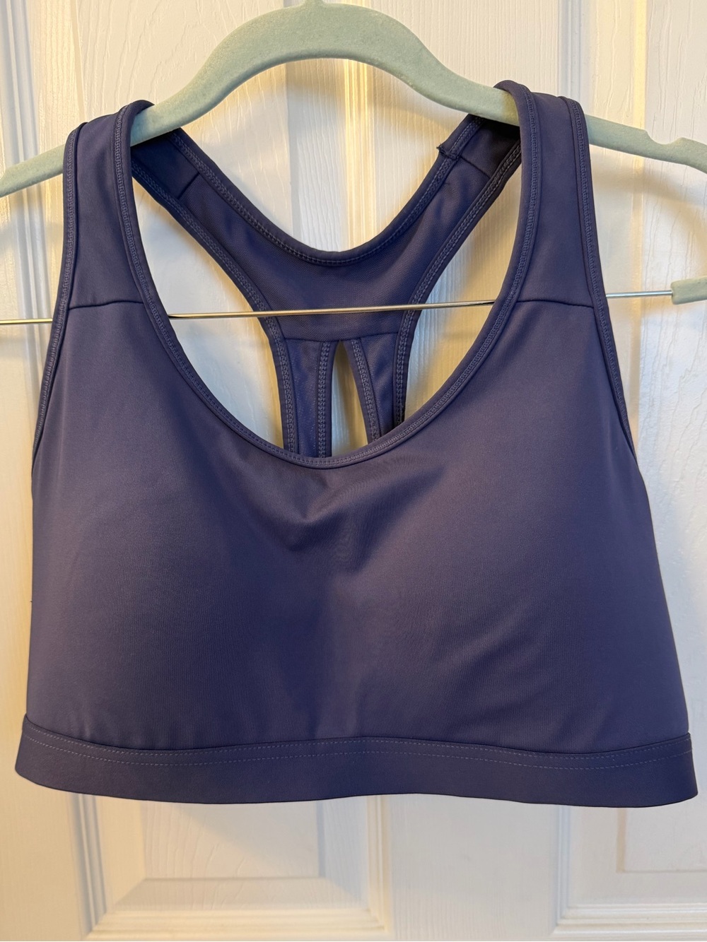 Avia sports bra is a racerback style for high or medium impact support Sz XL